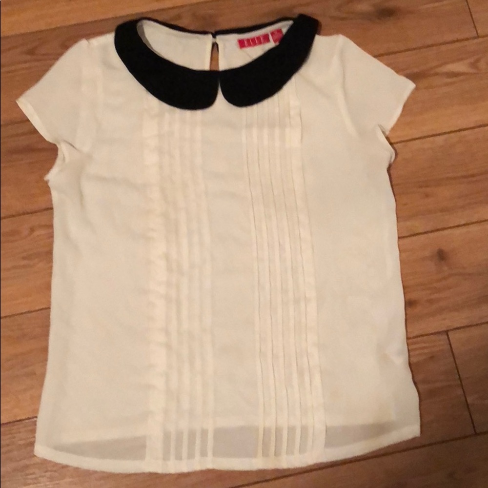 Elle White and black blouse